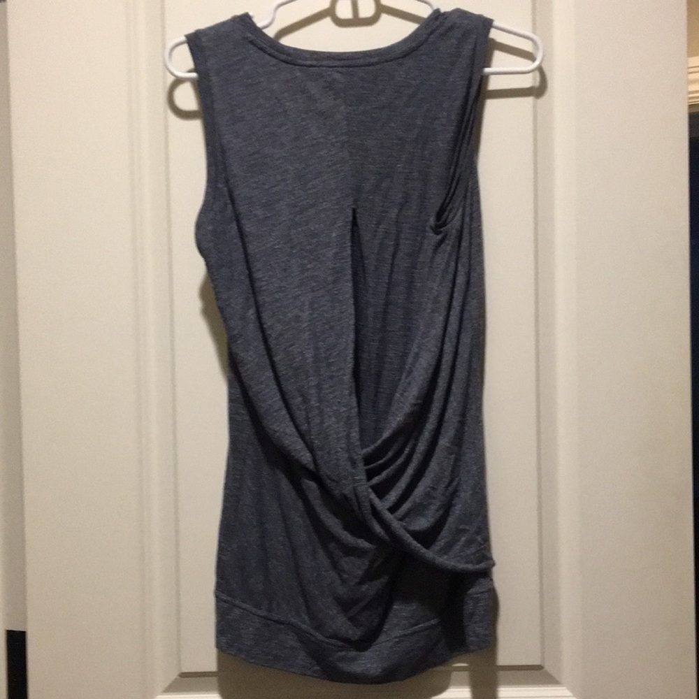 Athleta women twisted Drape open Back sleeveless Workout fitness Top size S grey